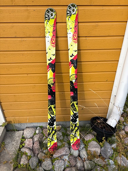 Twin tip -sukset keltainen/punainen