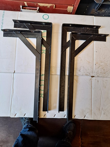 Metalliset hyllynkannattimet musta,pit 46.cm/lev 20,cm.