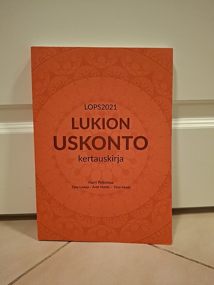Lukion uskonto kertauskirja LOPS2021