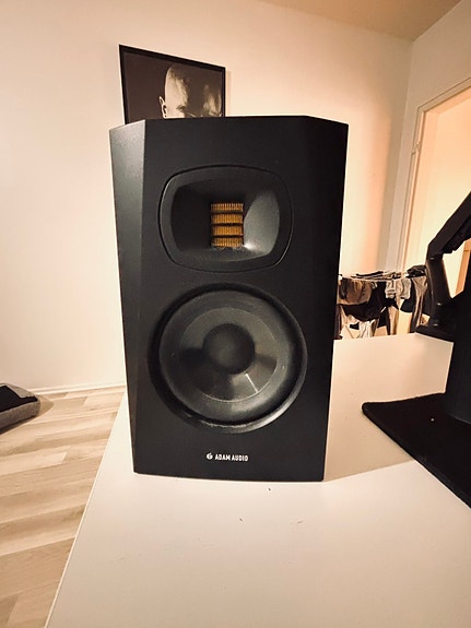 Adam Audio t5v kaiuttimet seuraavalle!
