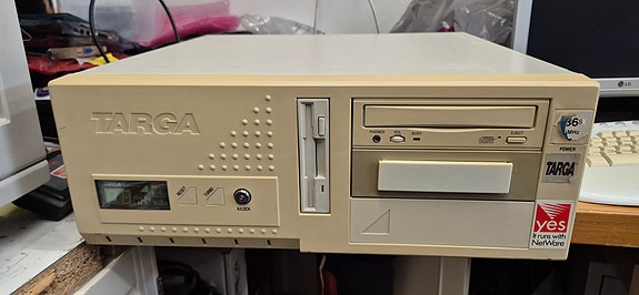 Targa merkkinen, socket 3, tietokone,486, ei prosessoria.