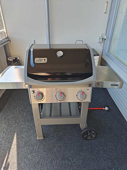 Weber kaasugrilli 3 polttimella