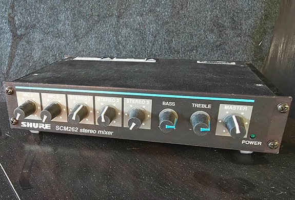 Shure SCM262 stereomikseri