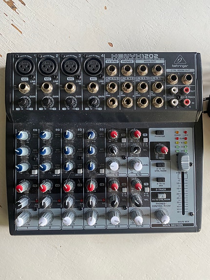 Behringer Xenyx 1202 Mikseri