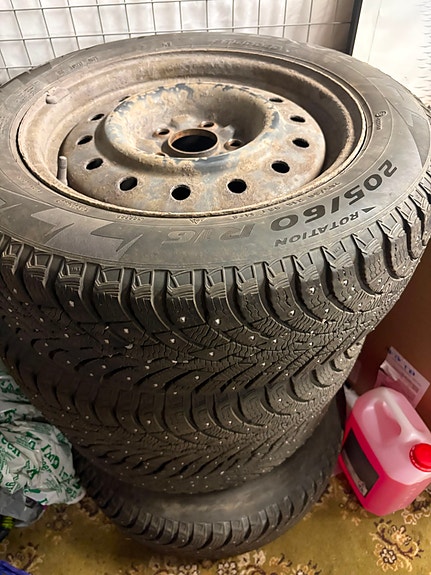 Pirelli nastarenkaat 205/60 R16 vanteilla – Nissan (esim. Primera)