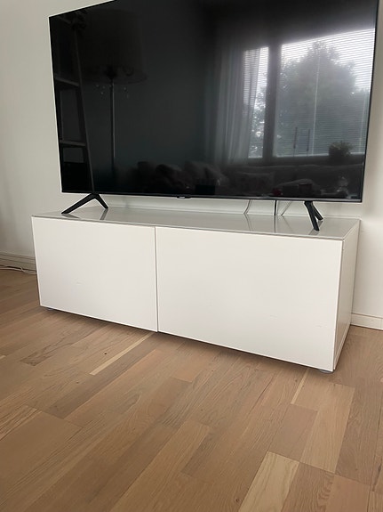Valkoinen tv-taso