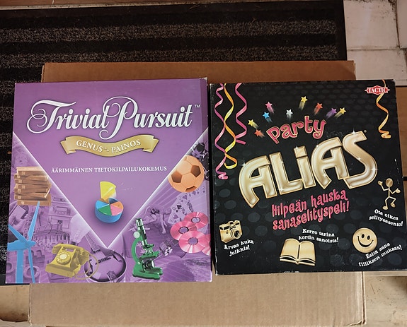 Trivial Pursuit Genus + Party Alias