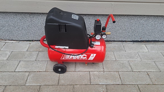 Paineilmakompressori 24 l, vähän käytetty