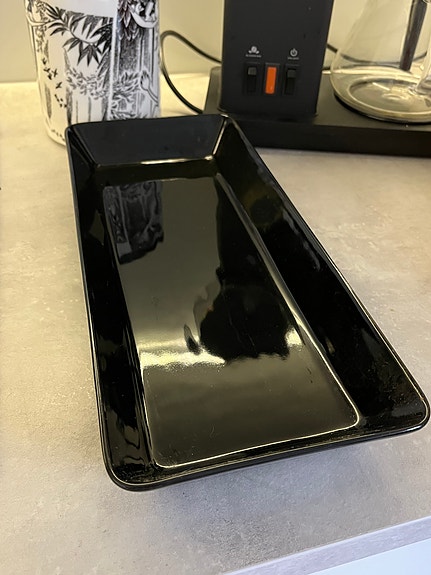 Iittala teema musta tarjoiluvati