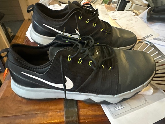 Nike miesten golfkengät koko 44,5 musta