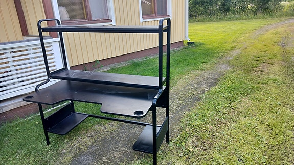 Tietokonepöytä