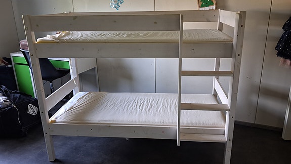 Myydään pieni kerrossänky