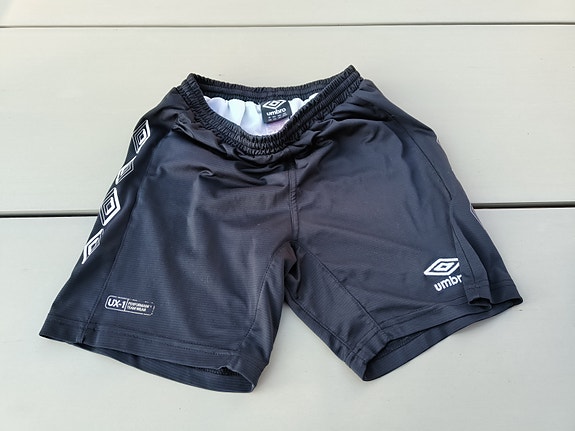 Umbro shortsit 164 cm