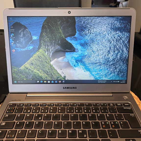 Samsung 530U3C Ultrabook, Intel Core i5, 8Gt RAM, 256 Gt SSD, Uusi akku, Win 11