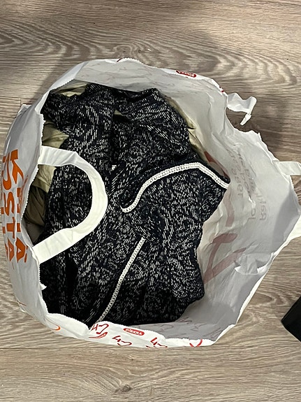 Kassillinen M naisten vaatteita