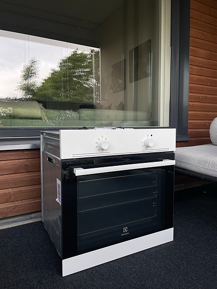 Electrolux kiertoilmauuni EOB100W
