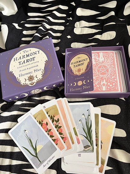 Harmony Nice The Harmony Tarot -tarotkortit ja opaskirja