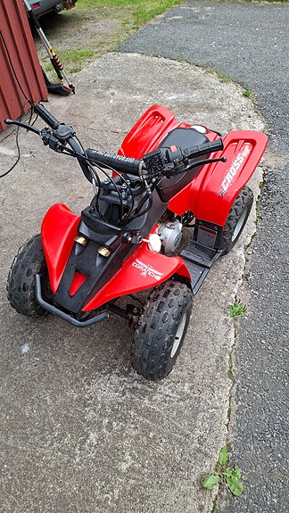Punainen lasten mönkijä 50cc