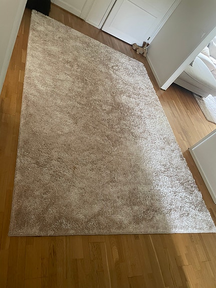 Beige nukkamatto liukuestepohjalla 3kpl