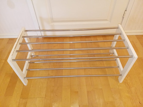 Valkoinen kenkäteline