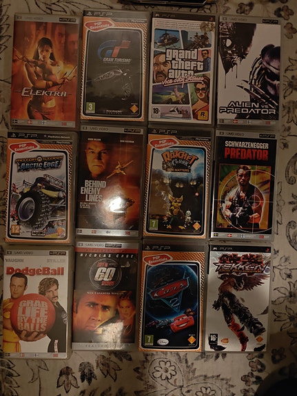 Sony PSP käsikonsoli ja pelejä