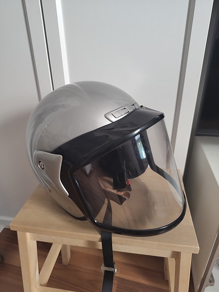 Avokypärä visiirillä M koko
