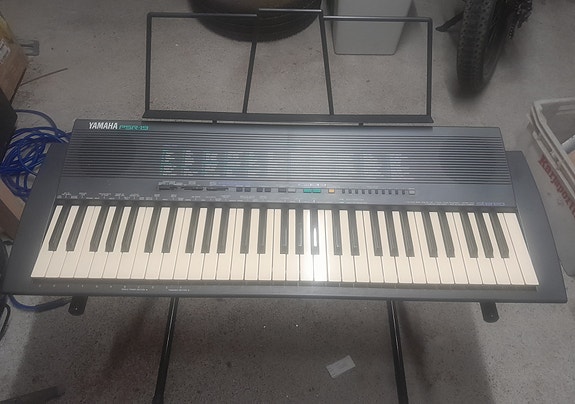 Yamaha PSR kosketinsoitin 90-luku