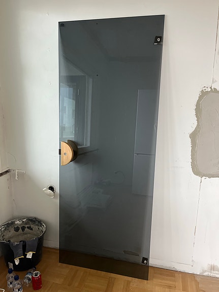 Saunan lasiovi tummanharmaa