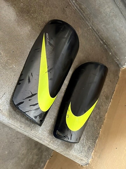 Nike Mercurial säärisuojat jalkapalloon