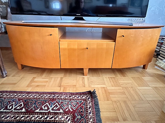 Asko kaareva TV-taso