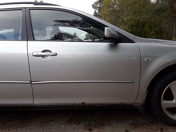 Mazda 6 farmarin 2004 oikea etuovi