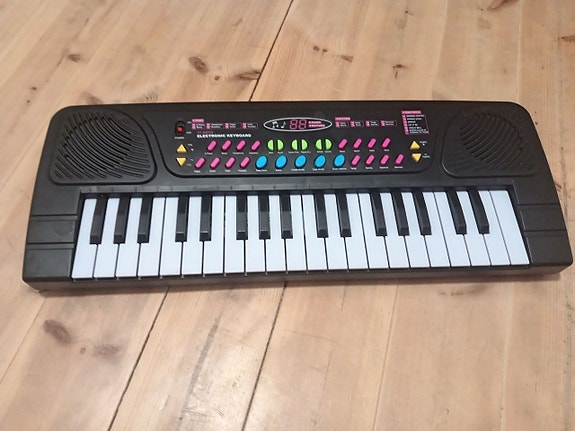 Lelu Electronic keyboard