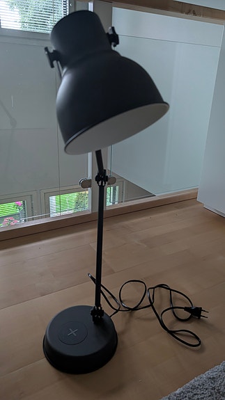 (VARATTU) IKEA-pöytävalaisin, langaton lataus ja USB-A