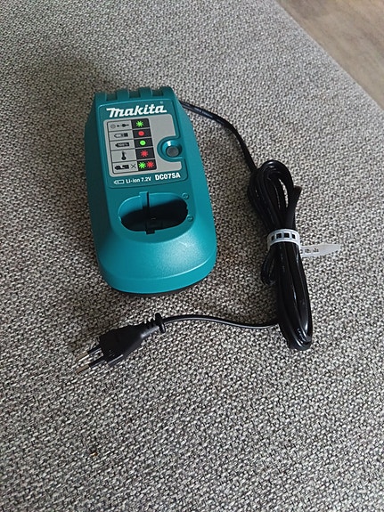 Makita laturi