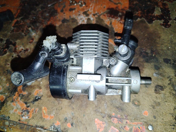 Kyosho GS26 'Mad Crusher" polttomoottori