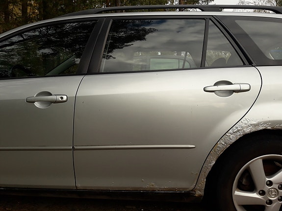 Mazda 6 farmarin 2004 vasen takaovi