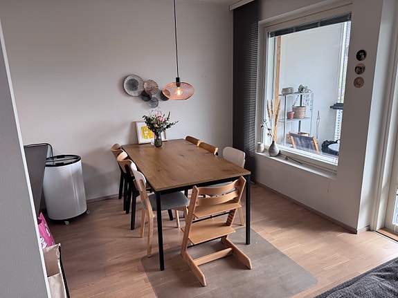 Tammi ruokapöytä ja 4 puutuolia