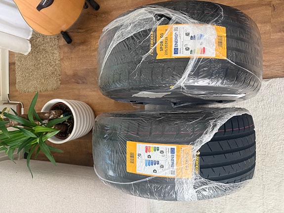 235/35R19 renkaat