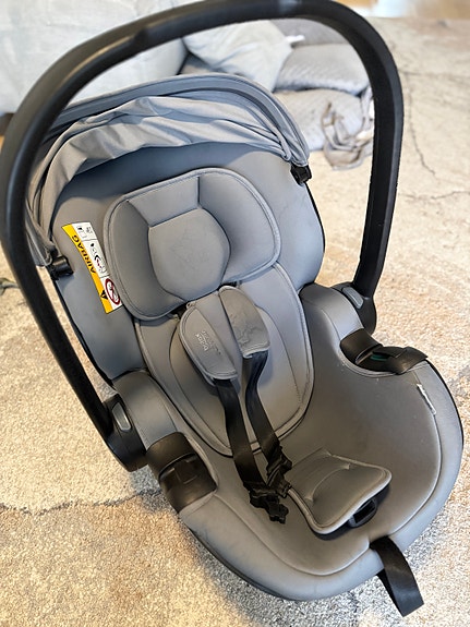 Britax Baby-Safe Pro -turvakaukalo + Variobase 5Z -telakka