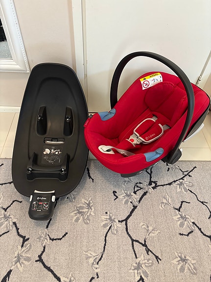 Cybex Aton B i-Size turvakaukalo ja telakka