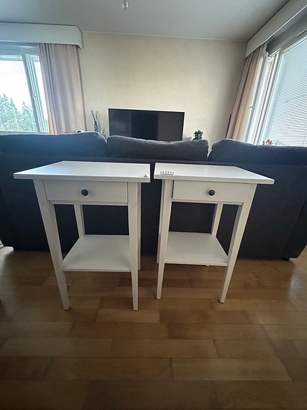 IKEA yöpöydät laatikolla valkoinen