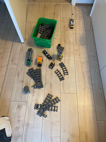 LEGO City junarata ja vaunuja