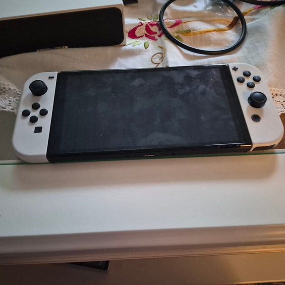 Nintendo Switch OLED + 512Gt lisämuisti + Mario kart 8 deluxe