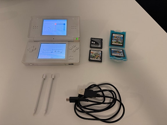 Nintendo DS Lite valkoinen + pelejä