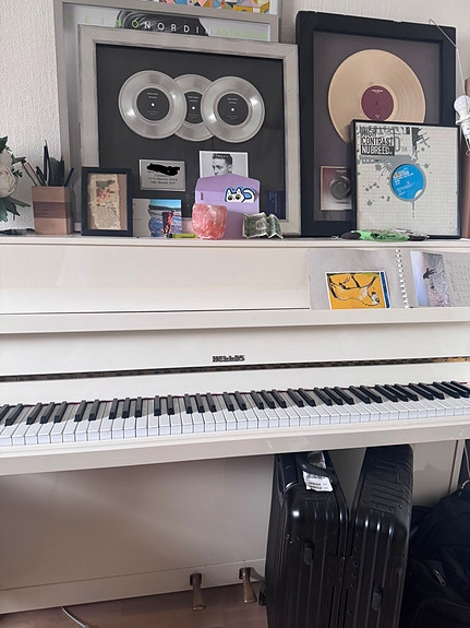 Valkoinen Hellas piano