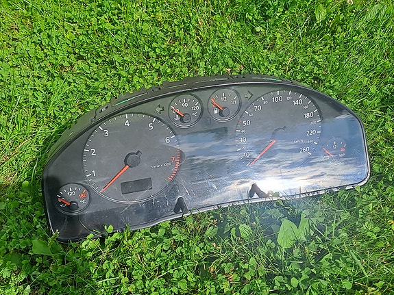 Audi A4 B5 mittaristo 8D0920932HX – korjattu, täysin toimiva