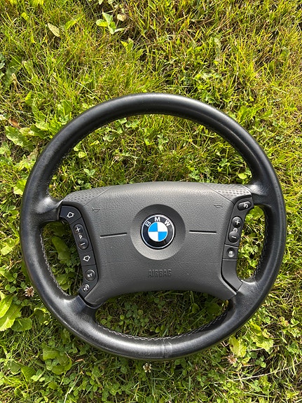 BMW ohjauspyörä airbagilla