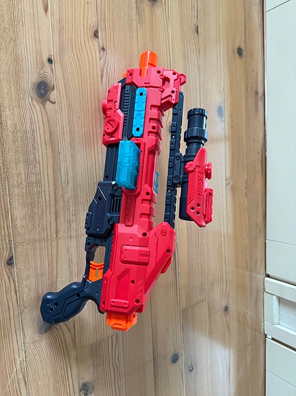 Nerf leikkipyssy / blasteri