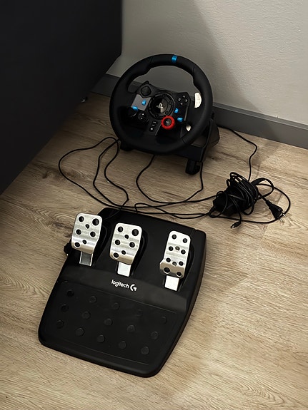 Ratti ja polkimet Logitech G29