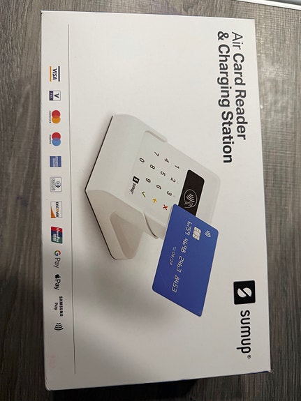 SumUp kortinlukija ja lataustelakka